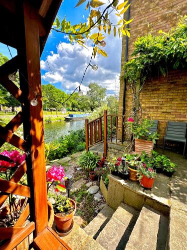 Amazing Location - City of London- 2 Bedroom Stunning Canal View House With Private Garden,Parking & Balcony photo 71
