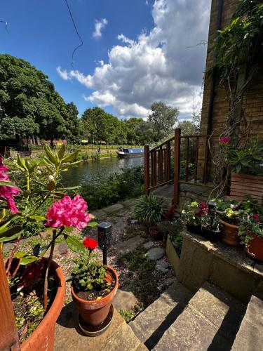 Amazing Location - City of London- 2 Bedroom Stunning Canal View House With Private Garden,Parking & Balcony photo 72