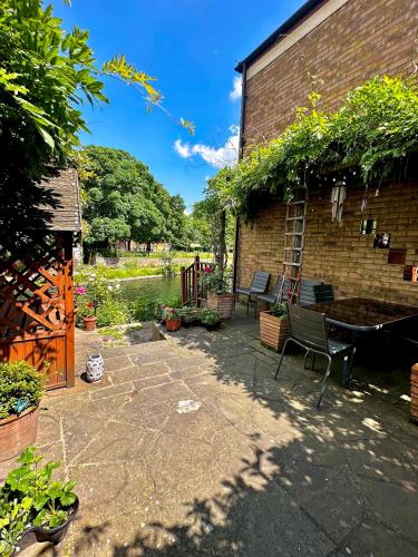 Amazing Location - City of London- 2 Bedroom Stunning Canal View House With Private Garden,Parking & Balcony photo 69