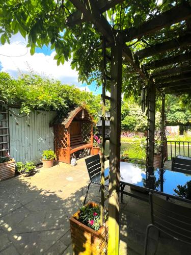 Amazing Location - City of London- 2 Bedroom Stunning Canal View House With Private Garden,Parking & Balcony photo 70