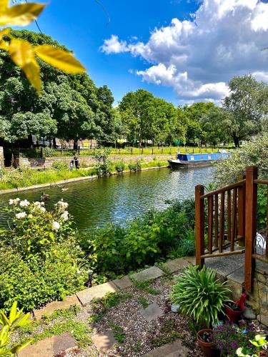 Amazing Location - City of London- 2 Bedroom Stunning Canal View House With Private Garden,Parking & Balcony photo 66