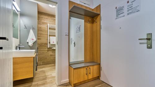 Kúpeľňa v ubytovaní 5D Apartamenty Fredry 2/47