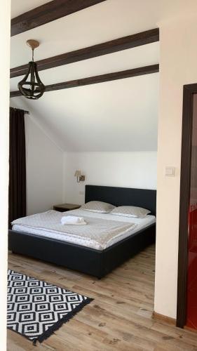 a bedroom with a bed in a room at Casa Paunescu in Miloştea