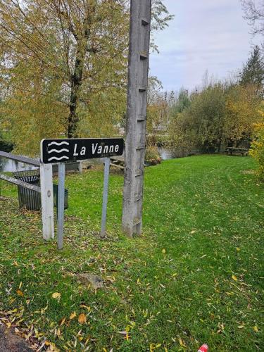 a street sign in the grass next to a park at Villa Rustic in Coulours