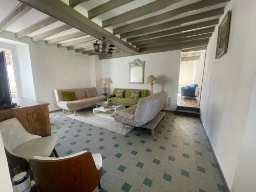 a living room with a couch and a table at Villa Rustic in Coulours