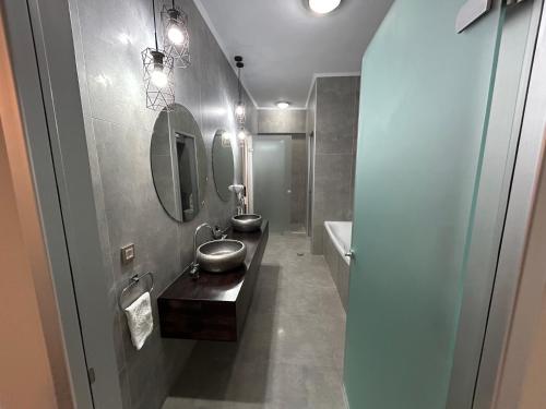 Kúpeľňa v ubytovaní Krioneri Suites Parga