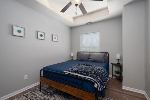 a bedroom with a bed and a ceiling fan at HUGE New Apartment, Free Parking, Near Mayo! in Rochester