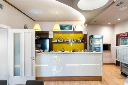 Kuchyň nebo kuchyňský kout v ubytování Hotel SHahini