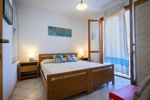 Ένα ή περισσότερα κρεβάτια σε δωμάτιο στο Residenza Grecale villetta con veranda vicino al paese