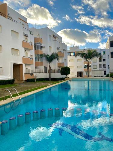 een zwembad voor sommige appartementsgebouwen bij 2 Bedrooms 1 Bathrooms-2 Pools&With Direct beach Access in Tanger