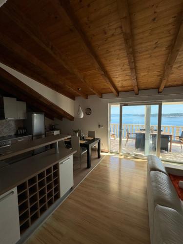 a kitchen and living room with a view of the ocean at Apartment MORE Island Vis in Vis