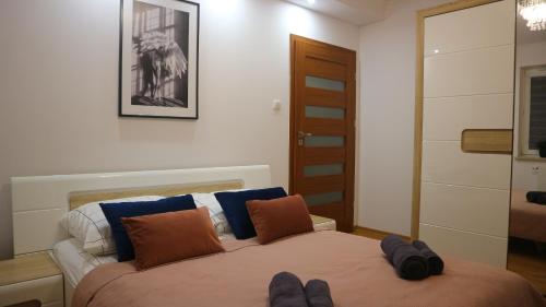 Ένα ή περισσότερα κρεβάτια σε δωμάτιο στο Apartament Skalny Ślichowice, blisko Targów Kielce, Faktura VAT