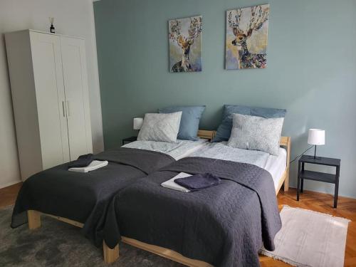 Postel nebo postele na pokoji v ubytování Tornyai Apartman