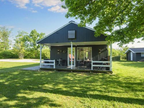 Κήπος έξω από το 5 person holiday home in Bording-By Traum