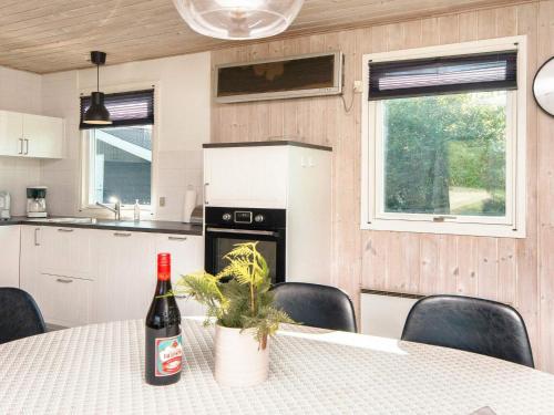 Η κουζίνα ή μικρή κουζίνα στο 5 person holiday home in Bording-By Traum