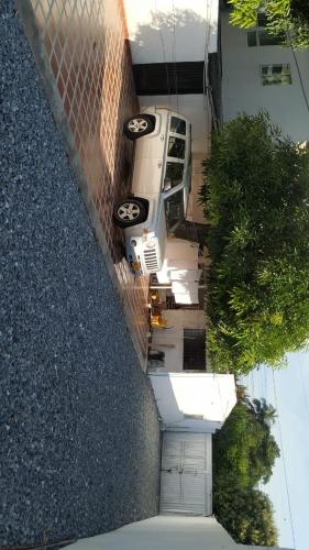 widok na samochody zaparkowane na parkingu w obiekcie Hotel Jagua Real w mieście La Jagua de Ibirico