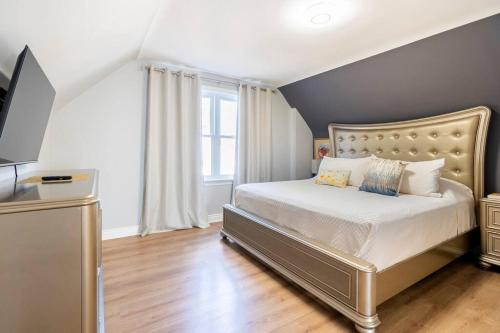 Ένα ή περισσότερα κρεβάτια σε δωμάτιο στο Entire house, free parking