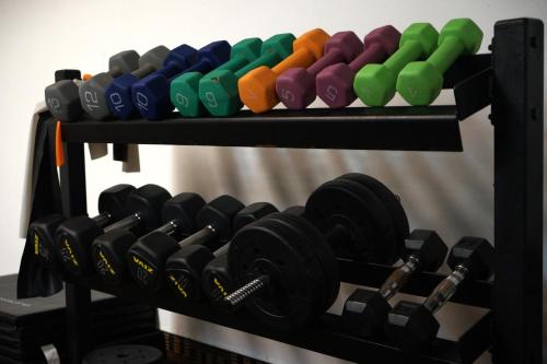 Fitness centrum a/nebo fitness zařízení v ubytování Jolly Roger Inn & Resort