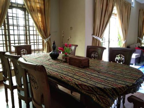 Χώρος καθιστικού στο Rumah Tamu DQ