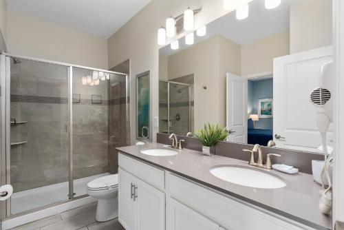 8 Bedroom Home inside the best resort in Orlando! photo 11