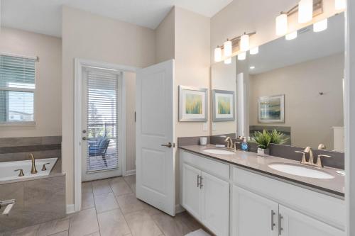 8 Bedroom Home inside the best resort in Orlando! photo 14