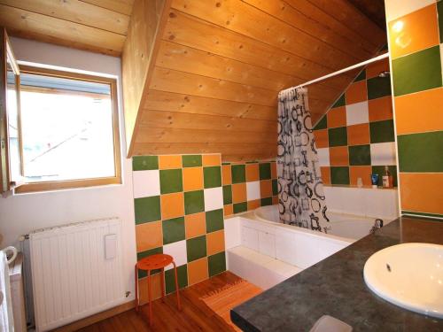 Koupelna v ubytování Duplex 140 m² pour 8 pers. à Luchon proche télécabine et thermes, tout confort, wifi, animaux OK - FR-1-313-231