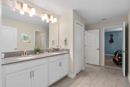 8 Bedroom Home inside the best resort in Orlando! photo 43