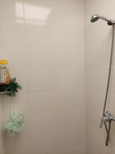 a white bathroom with a shower with at Kriaunų bendruomenės Svečių namai in Gipenai