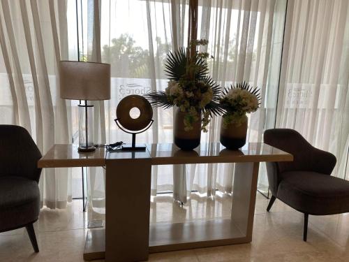 Fotografie z fotogalerie ubytování Shore 3 Residences Authentic Japanese-Style Bedroom with Pool View - MOA Complex v destinaci Manila