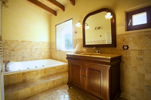 Ванная комната в Country house in a peaceful rural setting for large groups