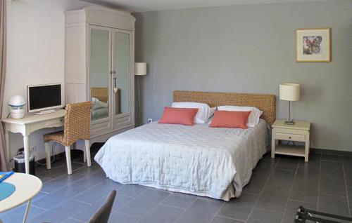 Un pat sau paturi într-o cameră la Le Pin Depices
