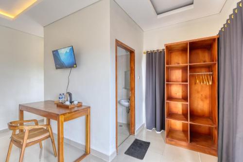 a room with a desk and a closet at The Kanka Beach House in Nusa Penida