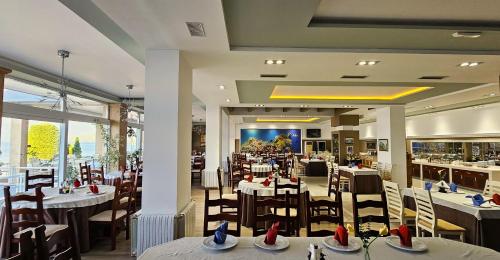 Restoran või mõni muu söögikoht majutusasutuses Hotel Enkelana