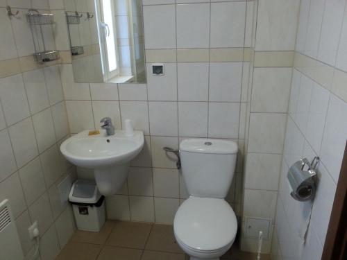 Ένα μπάνιο στο Hotel i Camping Tramp