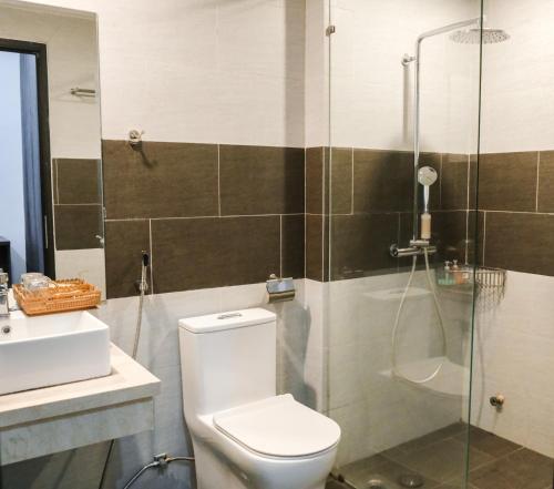 Koupelna v ubytování Villa biển Mỹ Khê DaNang 9 phòng ngủ
