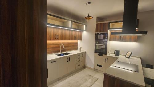 Η κουζίνα ή μικρή κουζίνα στο Amazing new apartment in the middle of Amman