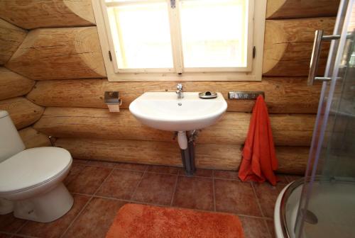 Koupelna v ubytování Na Samotě Ve Srubu