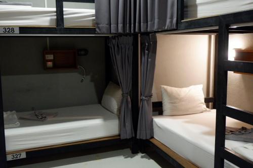 Postel nebo postele na pokoji v ubytování Leisure Hostel