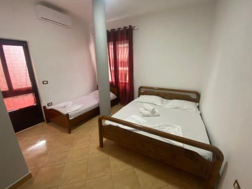 Postel nebo postele na pokoji v ubytování Villa ReyAn Durrës