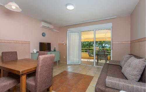 1 Bedroom Beautiful Apartment In Dramalj