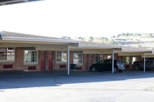 a building with a car parked in front of it at A-1 Budget Motel in Klamath Falls