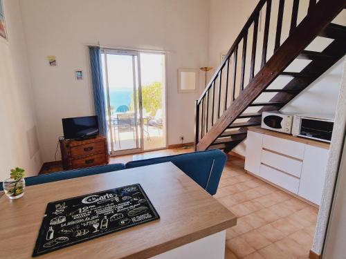 Duplex, vue panoramique sur la Méditerranée, piscine, garage