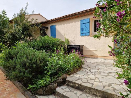 Duplex, vue panoramique sur la Méditerranée, piscine, garage