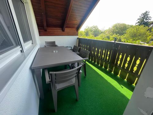 En balkon eller terrasse på Frankie Holiday Apartment III.