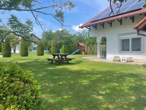 Φωτογραφία από το άλμπουμ του Frankie Holiday Apartment III. σε Balatongyörök