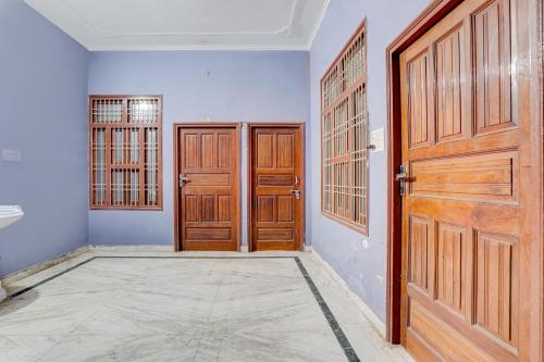 a room with two wooden doors and a tile floor at OYO Crown Food Court cfc in Charkhi Dādri