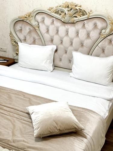 Gallery image of Armenia Hotel in Yerevan