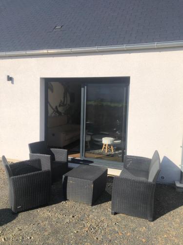 Ruang duduk di Maison avec Jacuzzi intérieur Courseulles Sur Mer