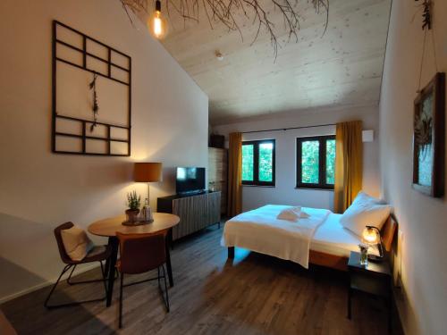 Postel nebo postele na pokoji v ubytování das herzstück - Schaubrennerei, Hausbrauerei & Apartments