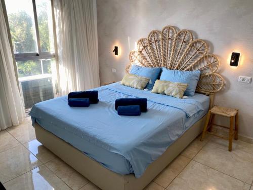 Ένα ή περισσότερα κρεβάτια σε δωμάτιο στο Cozy apartment on Banana beach